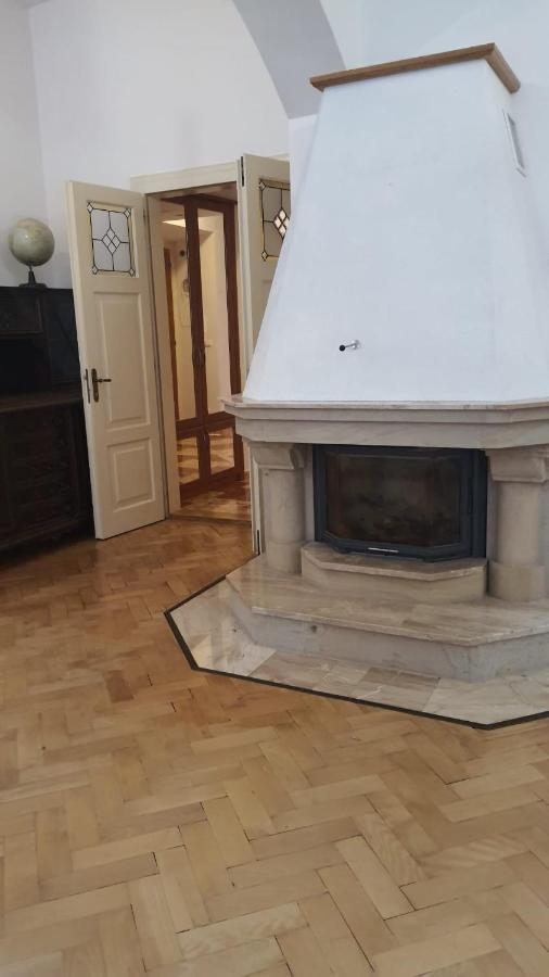 Gasthof Private In Shared Luxurious Palace Like With 2 Bathrooms Including Whirlpool And Virtual Reality