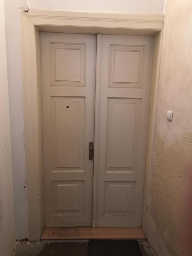 Gasthof Private In Shared Luxurious Palace Like With 2 Bathrooms Including Whirlpool And Virtual Reality