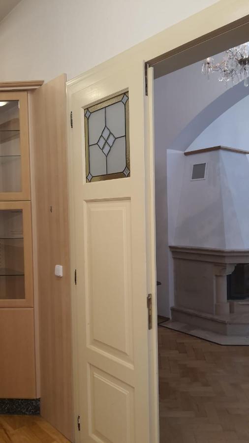 Gasthof Private In Shared Luxurious Palace Like With 2 Bathrooms Including Whirlpool And Virtual Reality *
