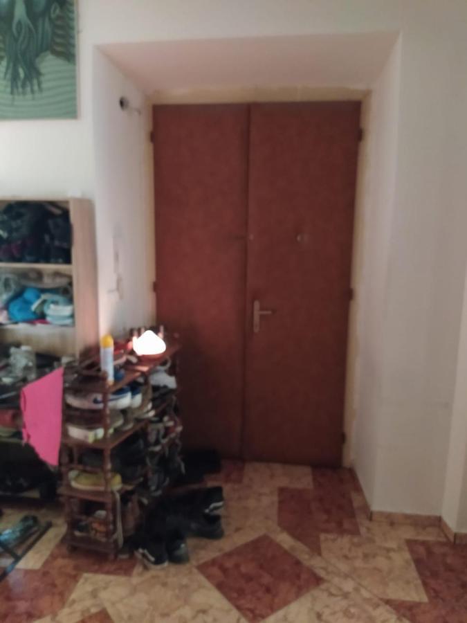 Private In Shared Luxurious Palace Like With 2 Bathrooms Including Whirlpool And Virtual Reality Gasthof