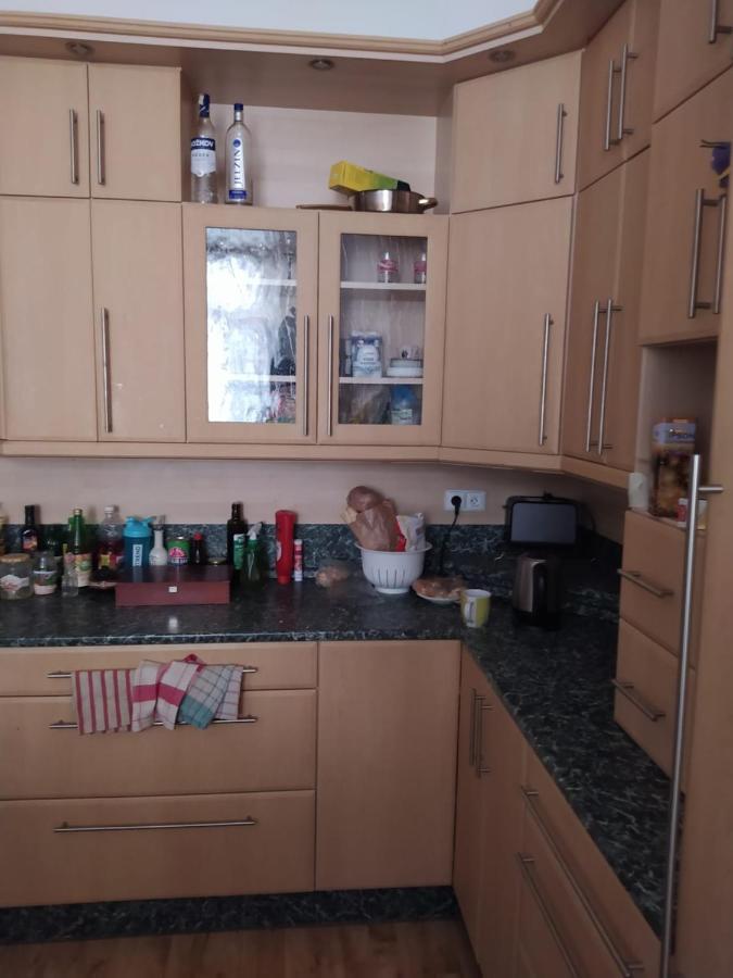 Private In Shared Luxurious Palace Like With 2 Bathrooms Including Whirlpool And Virtual Reality Gasthof *