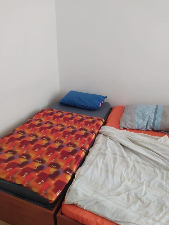 Private In Shared Luxurious Palace Like With 2 Bathrooms Including Whirlpool And Virtual Reality Gasthof *