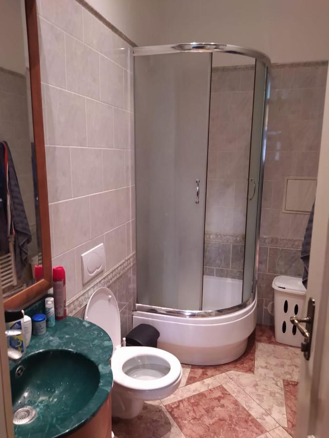 Gasthof Private In Shared Luxurious Palace Like With 2 Bathrooms Including Whirlpool And Virtual Reality Prag